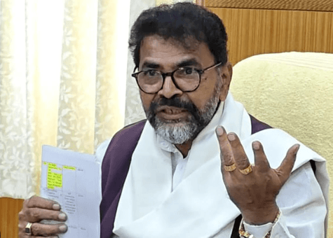 ರಾಜಕೀಯ ಹಿನ್ನಲೆ: ವಿಧಾನ ಪರಿಷತ್ ವಿರೋಧ ಪಕ್ಷದ ನಾಯಕರಾಗಿ ಛಲವಾದಿ ನಾರಾಯಣಸ್ವಾಮಿ 