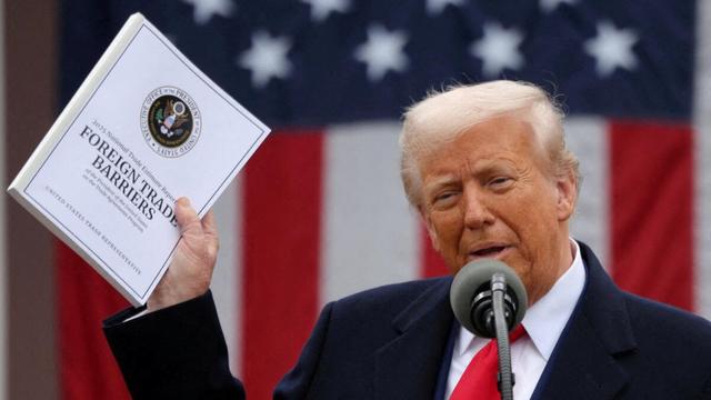 US President Donald Trump Imposes New Tariffs on Over 85 Countries, Impacting Global Trade from August 1..!