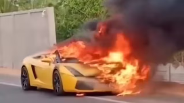 9 Crore Lamborghini Catches Fire on Bengaluru Road: Locals Successfully Rescue