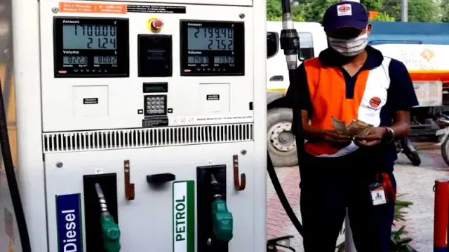 Bengaluru Fuel Prices Today: Petrol at ₹102.99, Diesel at ₹89.25 – No Major Change Across Karnataka..!