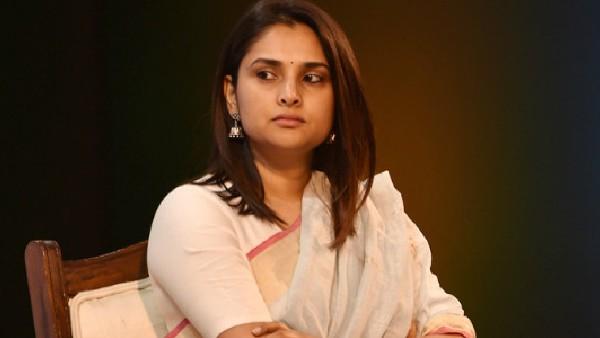 Ramya lends her voice to the anger of the farmers of rural Bengaluru’s Devanahalli..!