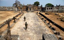 Thailand-Cambodia Border Clashes Escalate: Casualties and Mass Displacement Reported..!