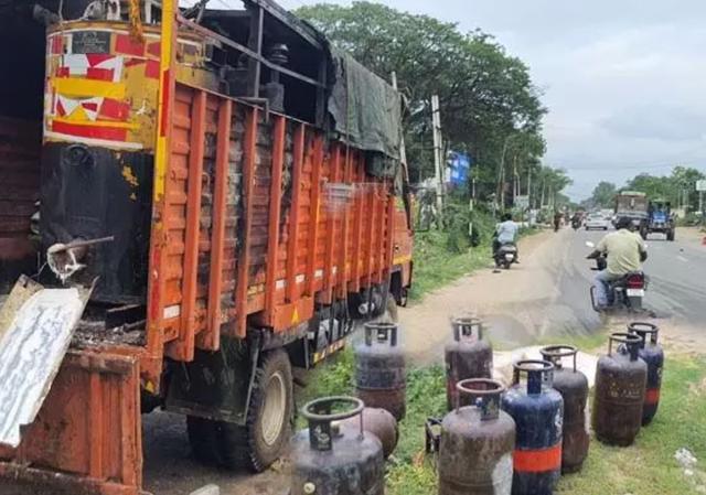 Cylinder Catches Fire in Canter: Major Disaster Averted!