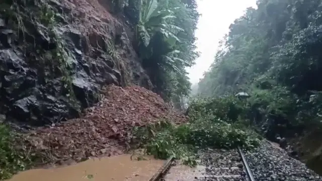 Landslide on Mangaluru-Bengaluru Railway Route – Clearance Operation Continues Overnight