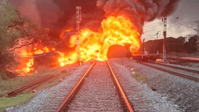 Fire Breaks Out in Fuel-Carrying Goods Train Tanker Near Tiruvallur; 8 Trains Cancelled