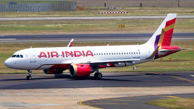  Air India Pilot Collapses Before Takeoff from Bengaluru to Delhi: Aviation Sector on Alert
