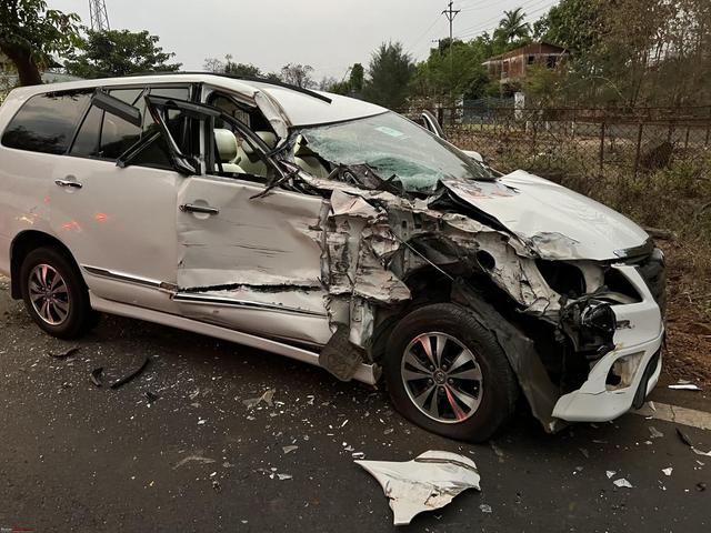 Horrific Accident in Bengaluru Rural: Innova Overturns While Overtaking Lorry, 4 Die on the Spot