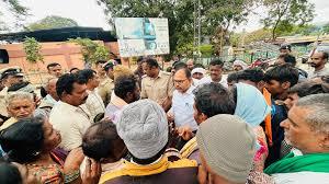 Karnataka Farmers Defend Urea Reliance Amid Environmental Concerns..!