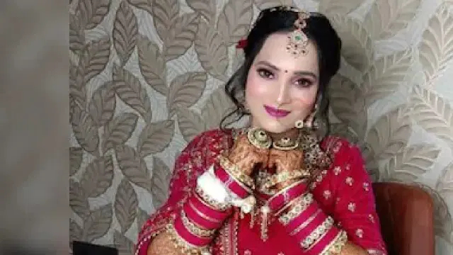 ragic Murder in Meerut: Husband Kills Pregnant Wife, Awaits Police Beside Her Body.!